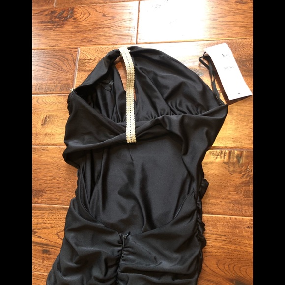 Black gown - Picture 3 of 5